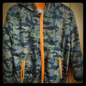 kid’s camo light jacket.